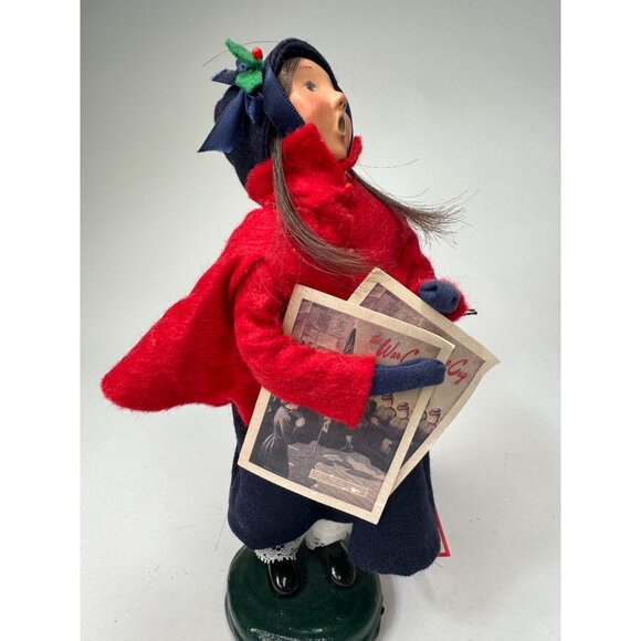 Byers' Choice 1995 Salvation Army Caroler Girl with War Cries Newspapers Bright - Picture 12 of 16